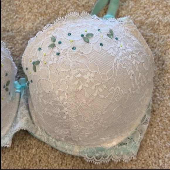 Victoria’s Secret Bra - Picture 4 of 5